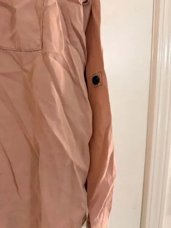 Universal Thread Women's Long Sleeve Button-Down Relaxed Fit Utility Shirt with - Picture 4 of 5